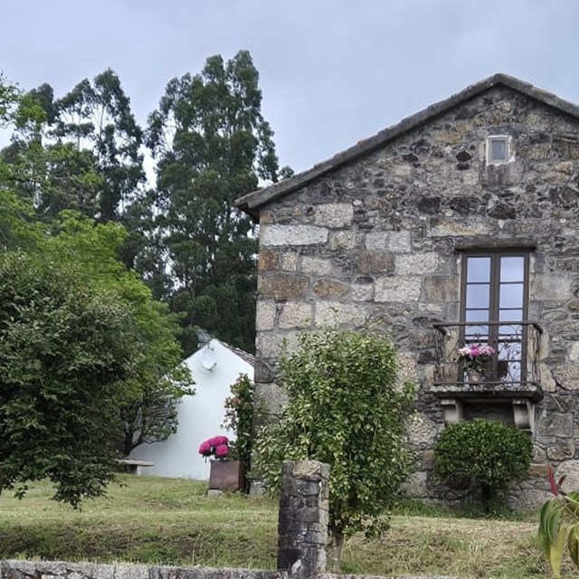 Durme rodeado de viñedos en Portas